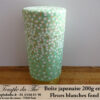 Boîte à thé japonaise 200 g environ fleurs blanches fond vert – Image 2