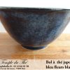 Bol à thé japonais bleu fleurs blanches – Image 2