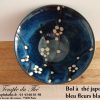 Bol à thé japonais bleu fleurs blanches