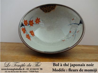 Bol à thé noir en porcelaine du Japon fleurs de momiji