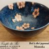 Bol à thé du Japon bleu fleurs roses. Momoka