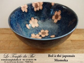 Bol à thé du Japon bleu fleurs roses. Momoka