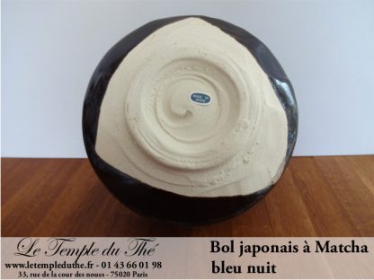 Bol japonais à Matcha bleu nuit pour la cérémonie du thé