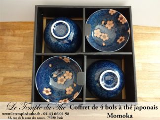 Coffret de 4 bols à thé du Japon bleu fleurs roses. Momoka