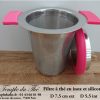 Filtre à thé en inox et silicone cerise.