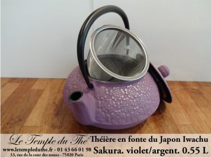 Théière en fonte du Japon IWACHU modèle Sakura violet argenté 0.55 L