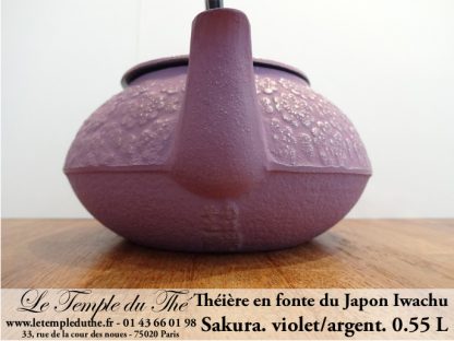 Théière en fonte du Japon IWACHU modèle Sakura violet argenté 0.55 L