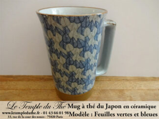 Long mug à thé du Japon en céramique 35 cl feuilles vertes et bleues
