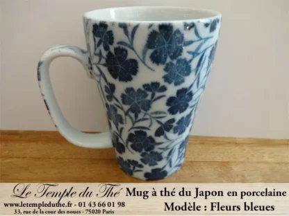 Long mug en porcelaine du Japon 35 cl fleurs bleues