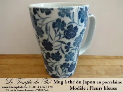 Long mug en porcelaine du Japon 35 cl fleurs bleues – Image 3