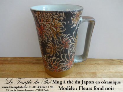 Long mug à thé du Japon en céramique 35 cl. Fleurs fond noir – Image 2