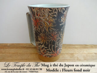 Long mug à thé du Japon en céramique 35 cl. Fleurs fond noir