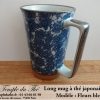 Long mug à thé du Japon en céramique 35 cl fleurs bleues