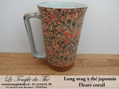 Long mug à thé du Japon en céramique 35 cl. fleurs corail