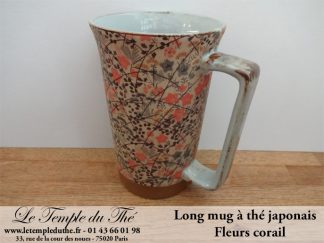 Long mug à thé du Japon en céramique 35 cl. fleurs corail