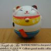 Maneki-Neko Le chat porte bonheur culbuto collier jaune
