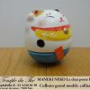 Maneki-Neko Le chat porte bonheur culbuto collier jaune – Image 2