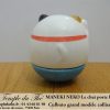 Maneki-Neko Le chat porte bonheur culbuto collier jaune – Image 3