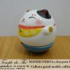 Maneki-Neko Le chat porte bonheur culbuto collier jaune – Image 4