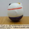 Maneki-Neko Le chat porte bonheur culbuto collier rose – Image 2