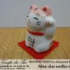 Maneki-Neko Le chat porte bonheur mini chat oreilles roses – Image 3