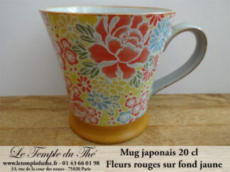 Mug japonais modèle fleurs rouges et bleues sur fond jaune