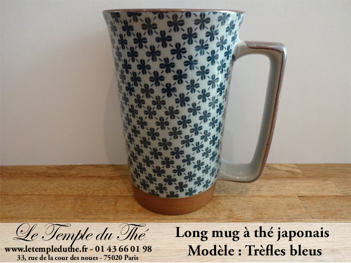 Long mug à thé du Japon en céramique 35 cl. Trèfles bleus