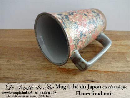 Long mug japonais en céramique 35 cl fleurs fond noir