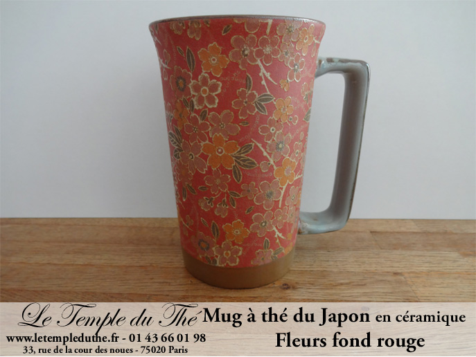 Long mug à thé du Japon en céramique 35 cl fleurs fond rouge