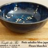 Petit saladier du Japon bleu fleurs blanches