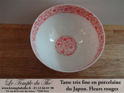 Tasse très fine en porcelaine du Japon fleurs rouges