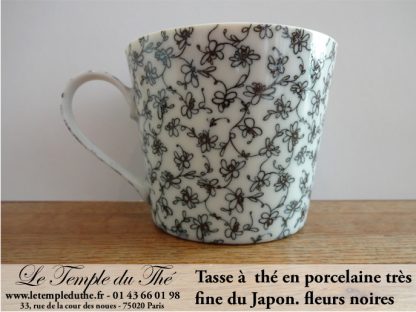 Tasse très fine japonaise en porcelaine fleurs noires