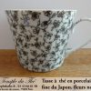 Tasse très fine japonaise en porcelaine fleurs noires