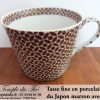 Tasse à thé japonaise marron très fine du Japon avec anse