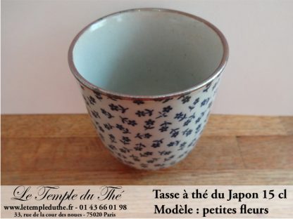 Tasse à thé japonaise 15 cl modèle petites fleurs