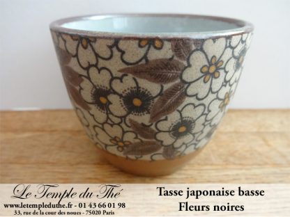 Tasse basse en céramique du Japon modèle fleurs noires 10 cl – Image 3