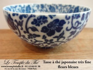 Tasse fine en porcelaine du Japon fleurs bleues