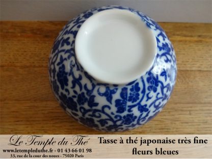 Tasse fine en porcelaine du Japon fleurs bleues