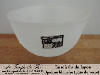 Tasse à thé japonaise en opaline (pâte de verre)