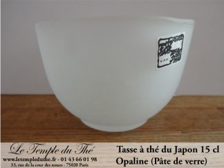 Tasse à thé japonaise en opaline