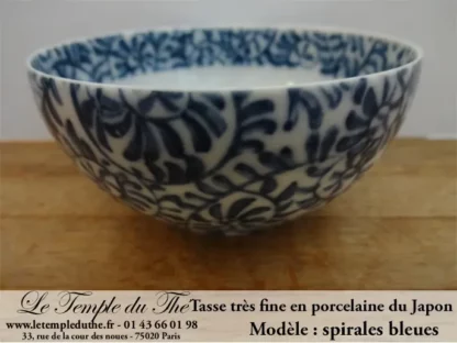 Tasse fine en porcelaine du Japon spirale bleue – Image 2