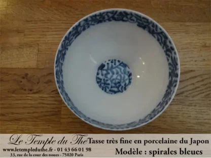 Tasse fine en porcelaine du Japon spirale bleue – Image 3