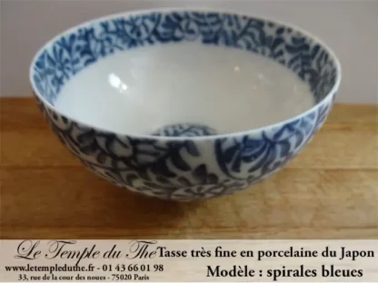 Tasse fine en porcelaine du Japon spirale bleue – Image 4