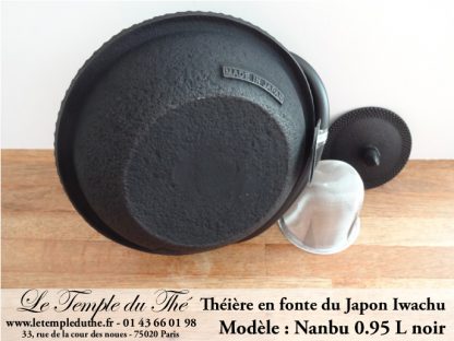 Théière en fonte du Japon IWACHU modèle Nanbu Arare noir 0.95 L