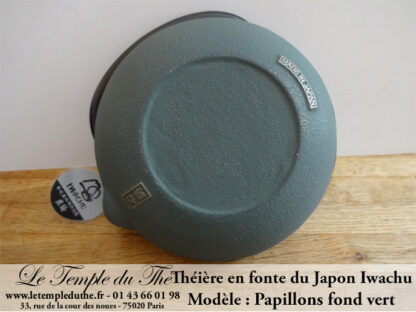 Théière en fonte IWACHU Japon 0.6 L papillons dorés – Image 2