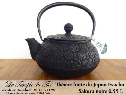 Théière en fonte du Japon IWACHU modèle Sakura noire