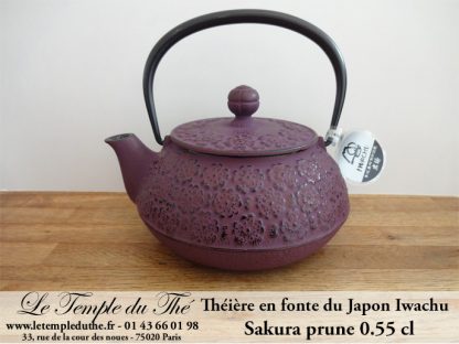 Théière IWACHU en fonte du Japon Sakura 55 cl prune