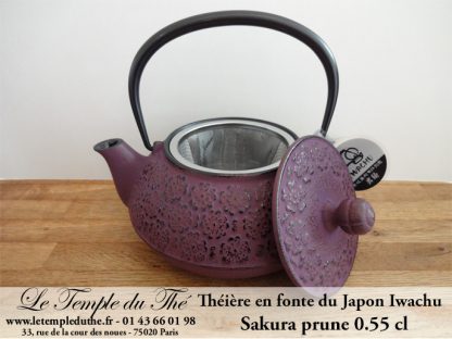 Théière IWACHU en fonte du Japon Sakura 55 cl prune