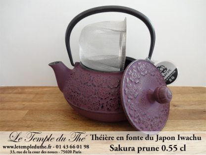 Théière IWACHU en fonte du Japon Sakura 55 cl prune