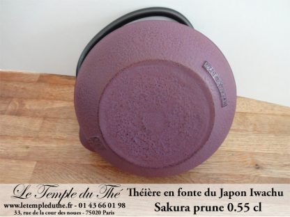 Théière IWACHU en fonte du Japon Sakura 55 cl prune – Image 2